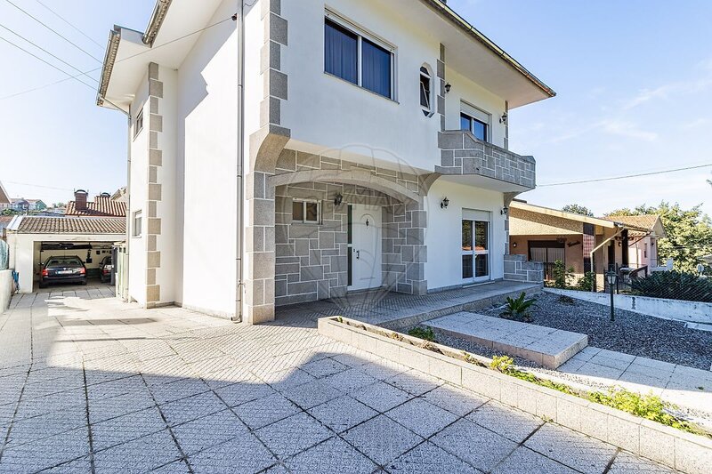 Moradia T3 à venda em Arrifana, Santa Maria da Feira RE/MAX Portugal