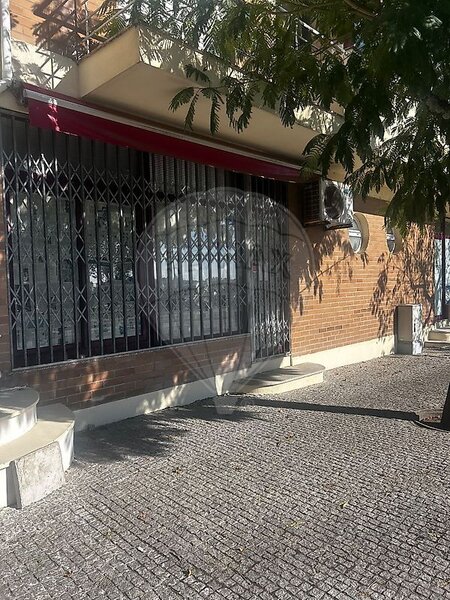 Loja à venda em Raimonda, Paços de Ferreira RE/MAX Portugal