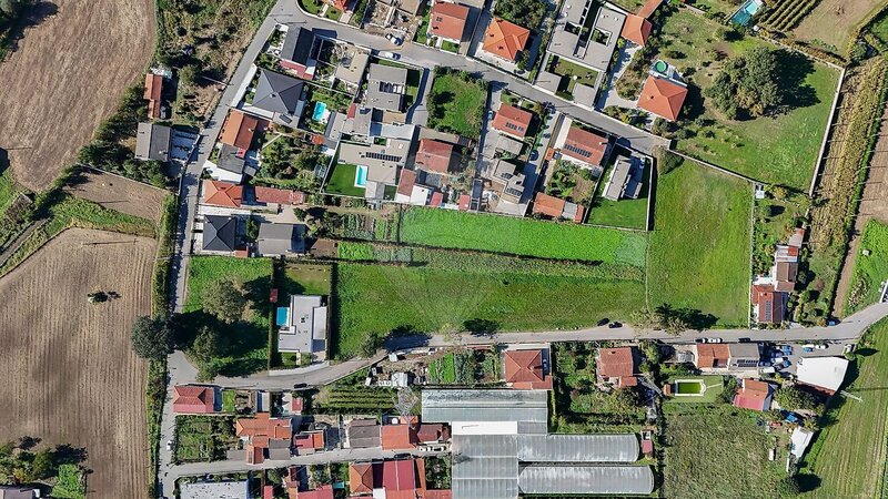 Terreno à venda em Prazins Santo Tirso e Corvite, Guimarães RE/MAX Portugal