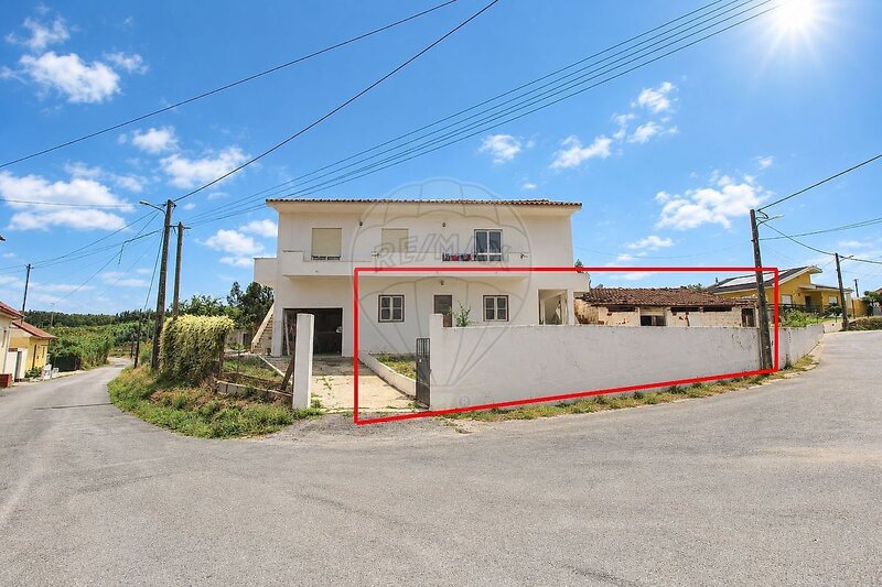 Moradia T2 à venda em Torres Vedras (São Pedro, Santiago, Santa Maria do Castelo e São Miguel) e Matacães, Torres Vedras RE/MAX Portugal