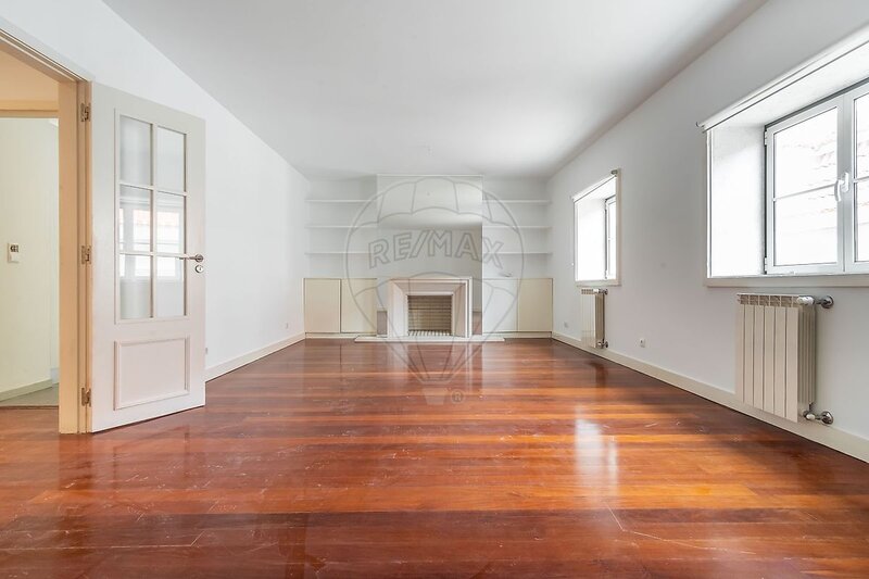 Apartamento T3 à venda em Estrela, Lisboa RE/MAX Portugal
