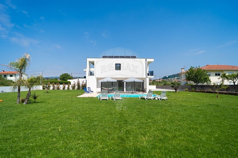 Moradia T3 à venda em Prazins Santo Tirso e Corvite, Guimarães RE/MAX Portugal