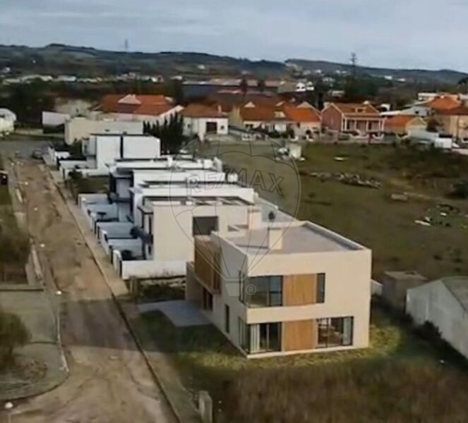 Moradia T4 à venda em Arranhó, Arruda dos Vinhos RE/MAX Portugal
