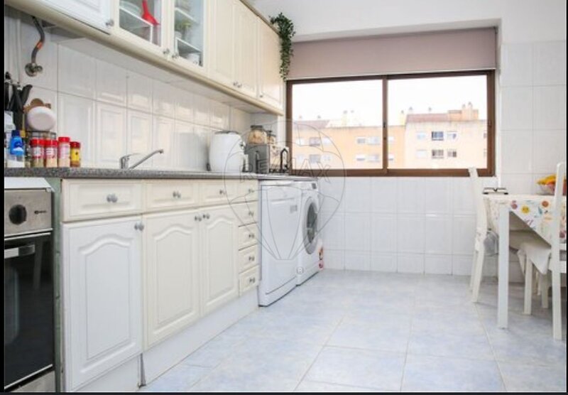Apartamento T3 à venda em Carregado e Cadafais, Alenquer RE/MAX Portugal