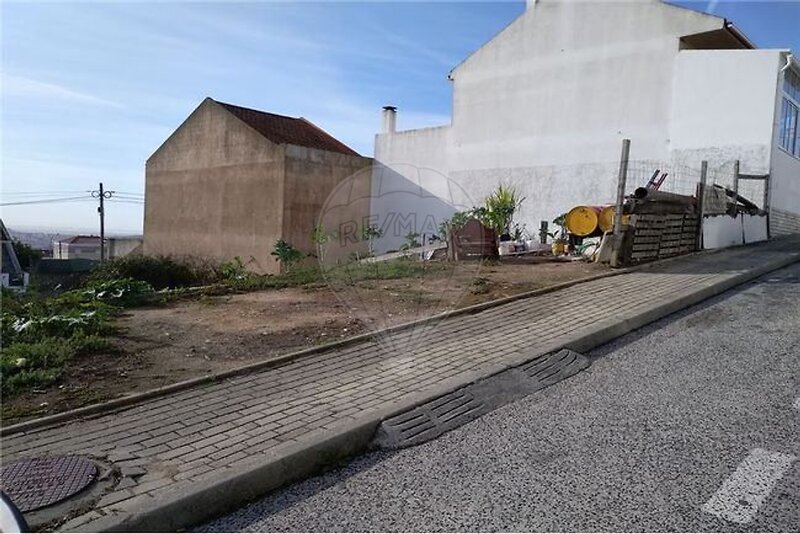 Terreno à venda em Mina de Água, Amadora RE/MAX Portugal