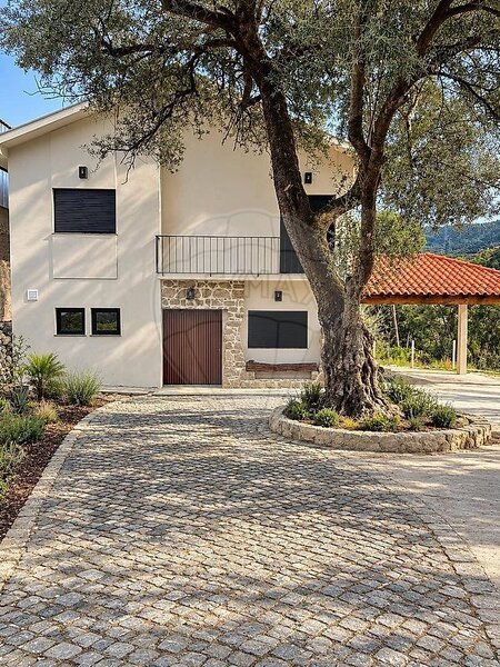 Moradia T3 à venda em Ferreiros, Prozelo e Besteiros, Amares RE/MAX Portugal