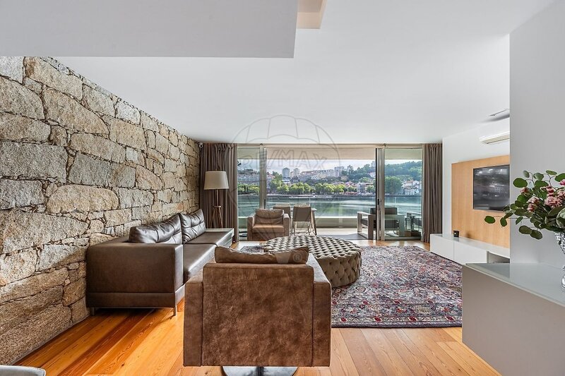 Apartamento T3 de luxo à venda em Santa Marinha e São Pedro da Afurada, Vila Nova de Gaia RE/MAX Portugal