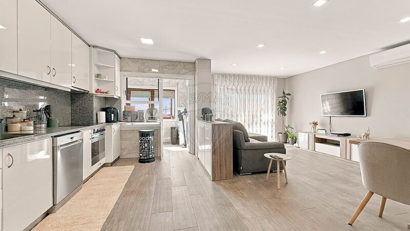 Apartamento T3 à venda em Arcozelo, Vila Nova de Gaia RE/MAX Portugal