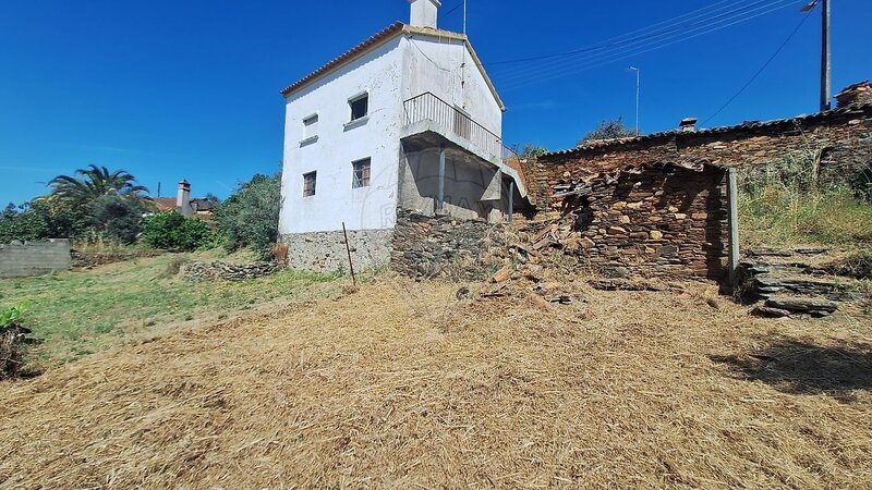 Moradia T3 à venda em Sarzedas, Castelo Branco RE/MAX Portugal
