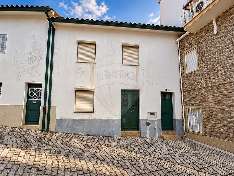 Moradia T3 à venda em Escalos de Cima e Lousa, Castelo Branco RE/MAX Portugal