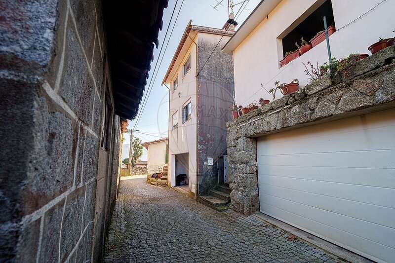 Moradia T3 à venda em Bouro (Santa Maria), Amares RE/MAX Portugal