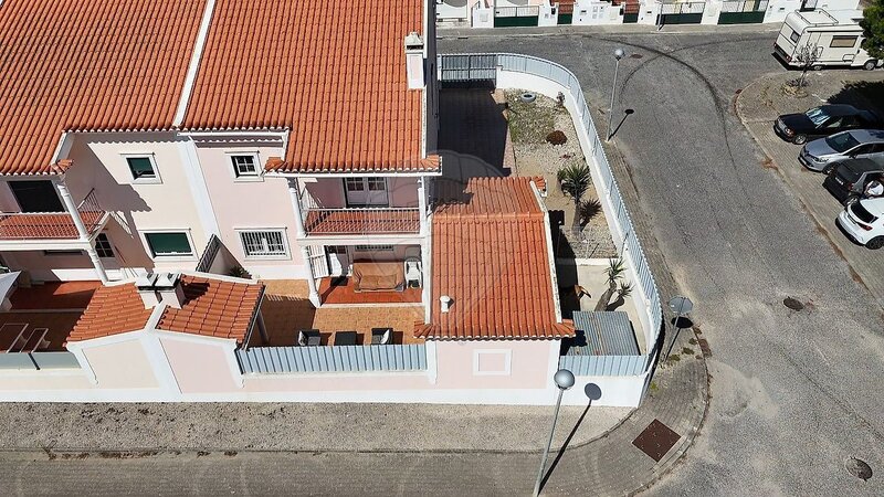Moradia T3 à venda em A dos Cunhados e Maceira, Torres Vedras RE/MAX Portugal