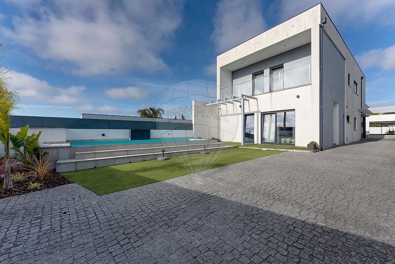 Moradia T4 à venda em São Bernardo, Aveiro RE/MAX Portugal