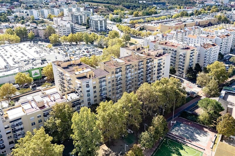 Loja para arrendar em Santo António dos Olivais, Coimbra RE/MAX Portugal