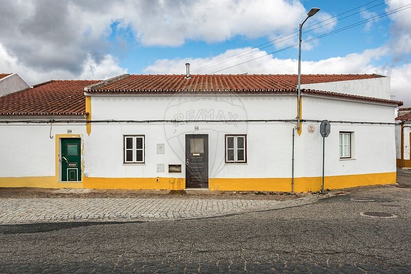 Moradia T2 à venda em Alcáçovas, Viana do Alentejo RE/MAX Portugal