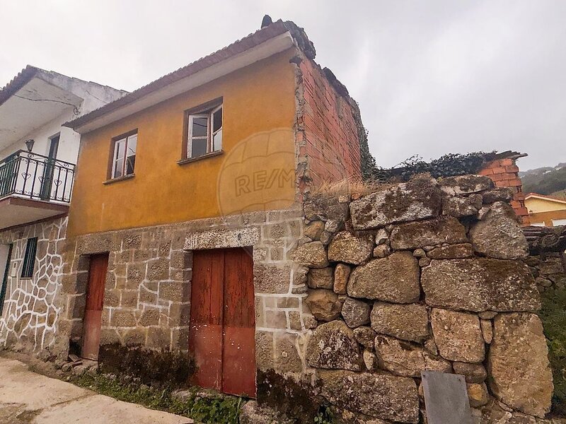 Moradia T1 à venda em Paus, Resende RE/MAX Portugal