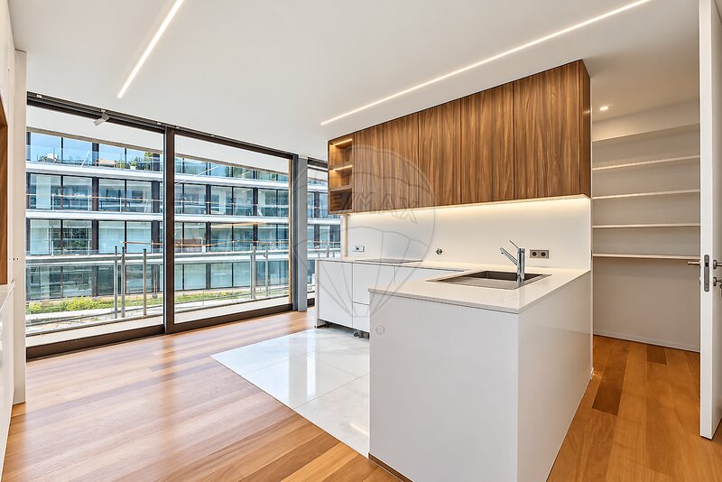 Apartamento T4 à venda em Lordelo do Ouro e Massarelos, Porto RE/MAX Portugal