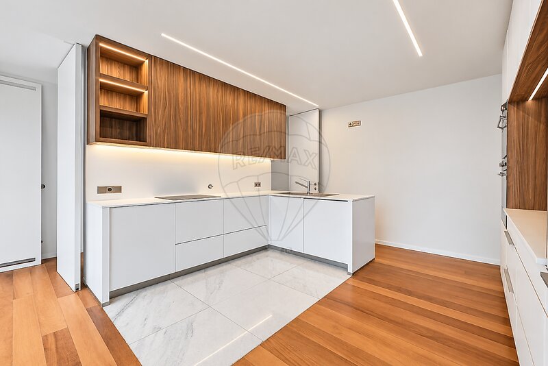 Apartamento T4 à venda em Lordelo do Ouro e Massarelos, Porto RE/MAX Portugal