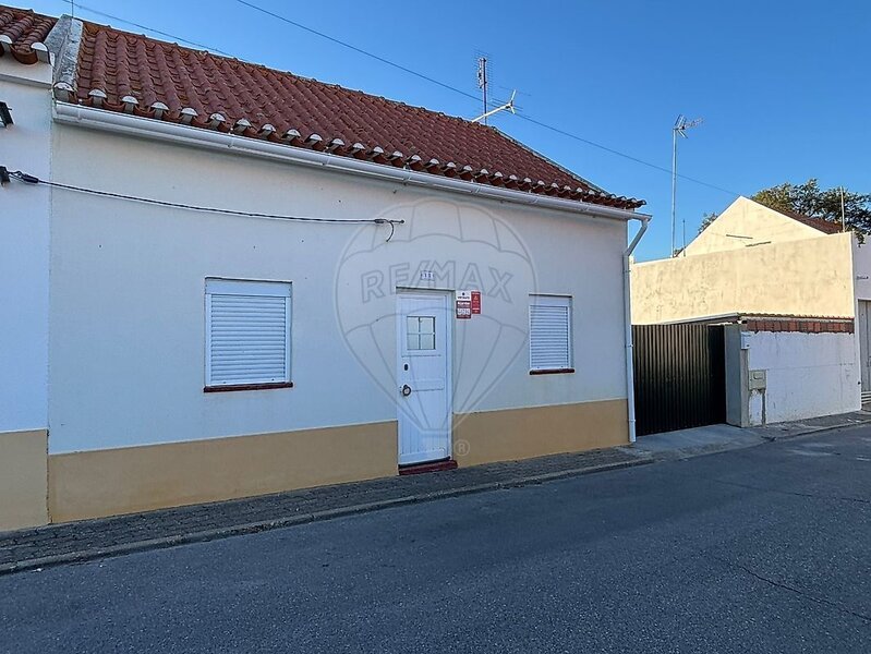 Moradia T2 à venda em Couço, Coruche RE/MAX Portugal