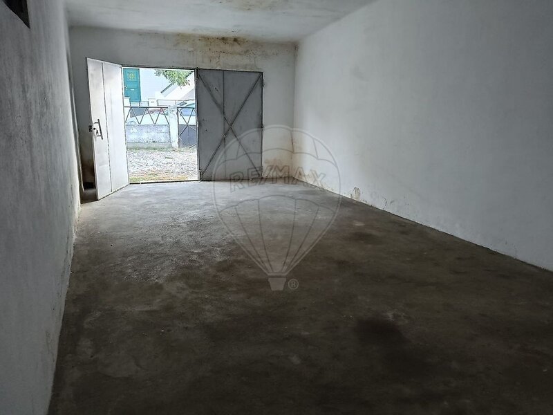 Garagem à venda em Nossa Senhora da Vila, Nossa Senhora do Bispo e Silveiras, Montemor-o-Novo RE/MAX Portugal