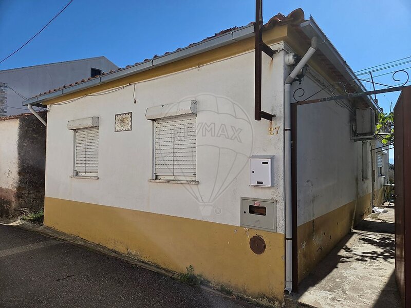 Moradia T3 à venda em São Pedro de Alva e São Paio de Mondego, Penacova RE/MAX Portugal