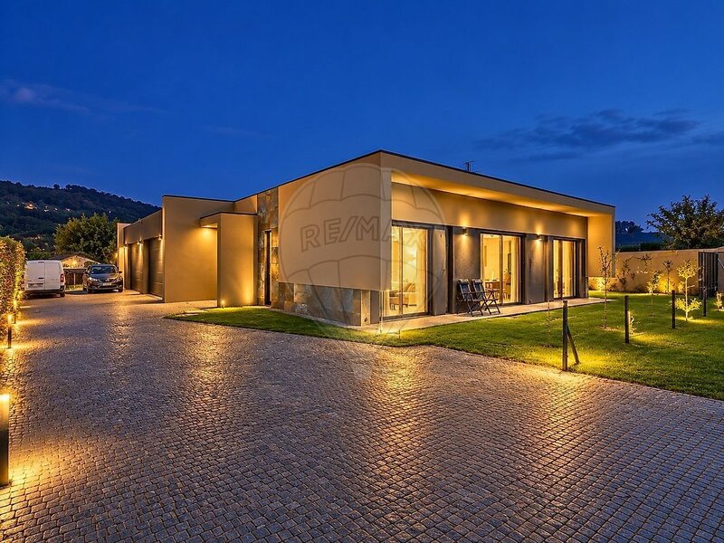Moradia T3 à venda em Nogueira, Fraião e Lamaçães, Braga RE/MAX Portugal