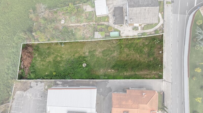 Terreno à venda em Serzedelo, Guimarães RE/MAX Portugal