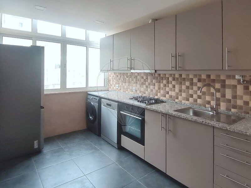 Apartamento T2 para arrendar em Ramada e Caneças, Odivelas RE/MAX Portugal