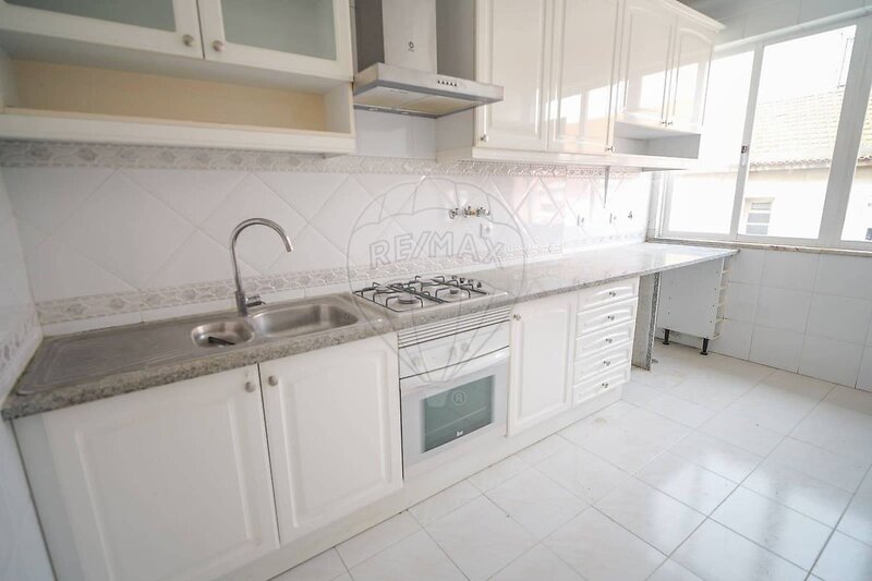 Apartamento T3 à venda em Falagueira - Venda Nova, Amadora RE/MAX Portugal