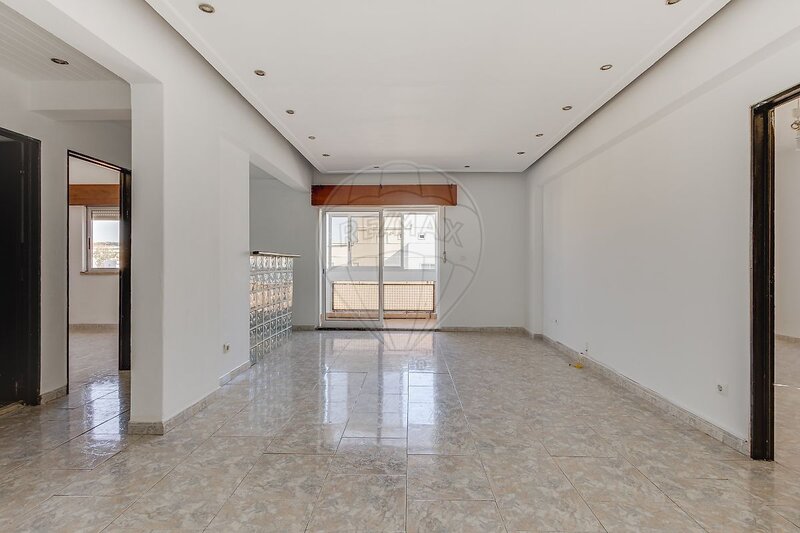 Apartamento T2 à venda em Massamá e Monte Abraão, Sintra RE/MAX Portugal