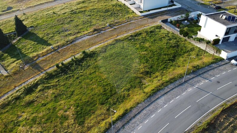 Terreno à venda em Fonte Arcada e Oliveira, Póvoa de Lanhoso RE/MAX Portugal