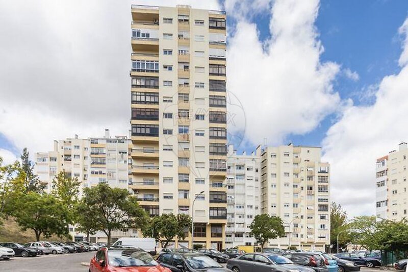 Loja à venda em Venteira, Amadora RE/MAX Portugal