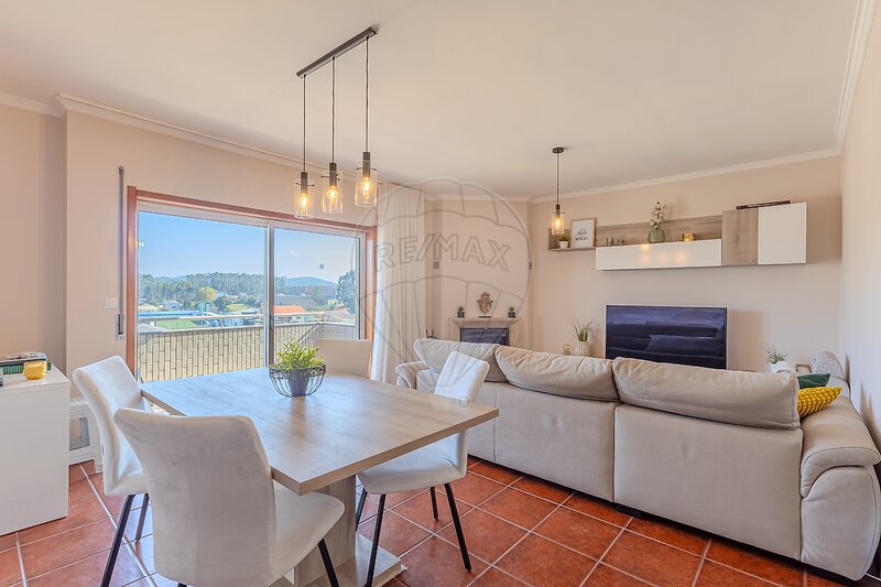 Apartamento T4 à venda em Serzedo e Perosinho, Vila Nova de Gaia RE/MAX Portugal