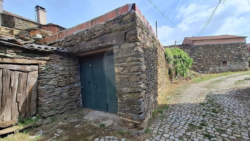 Armazém à venda em Babe, Bragança RE/MAX Portugal