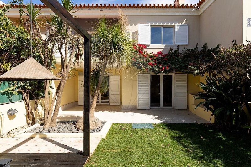 Moradia T5 à venda em Oeiras e São Julião da Barra, Paço de Arcos e Caxias, Oeiras RE/MAX Portugal