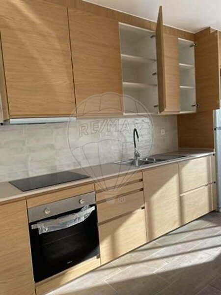 Apartamento T2 à venda em Loures, Loures RE/MAX Portugal