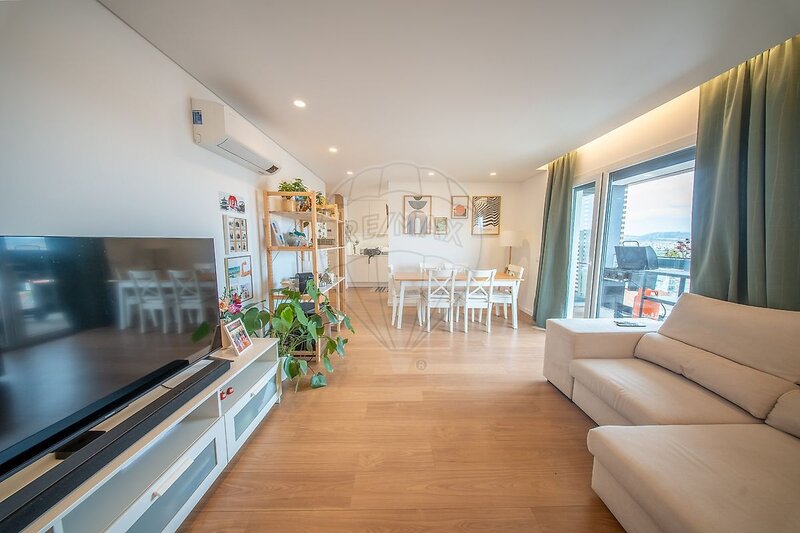 Apartamento T2 à venda em Loures, Loures RE/MAX Portugal