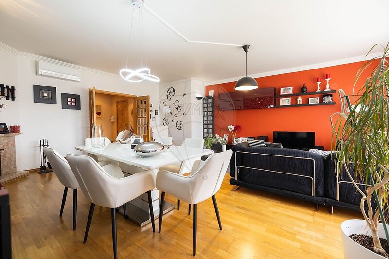 Apartamento T4 à venda em Carnaxide e Queijas, Oeiras RE/MAX Portugal
