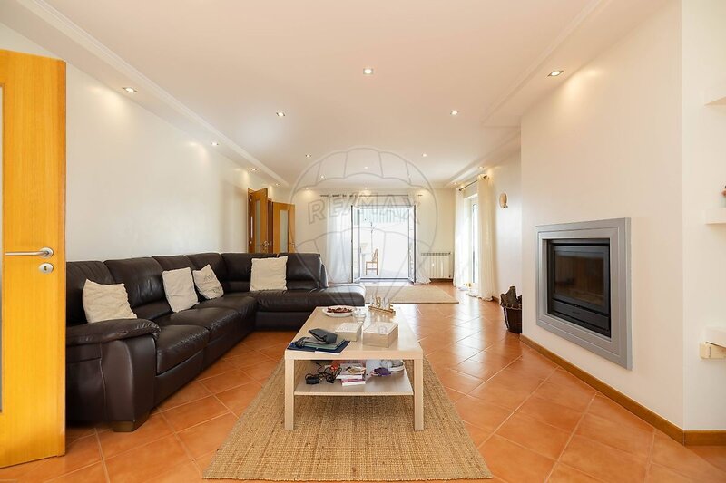 Moradia T5 à venda em Loures, Loures RE/MAX Portugal