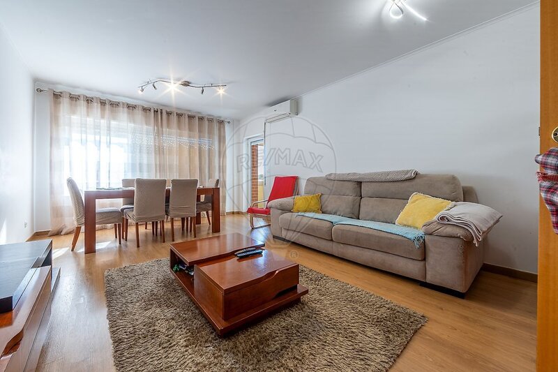 Apartamento T3 à venda em Lumiar, Lisboa RE/MAX Portugal
