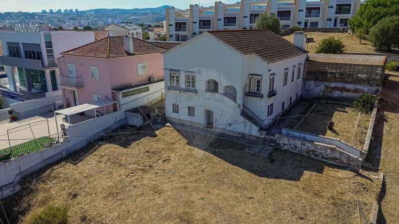 Moradia T4 à venda em Loures, Loures RE/MAX Portugal