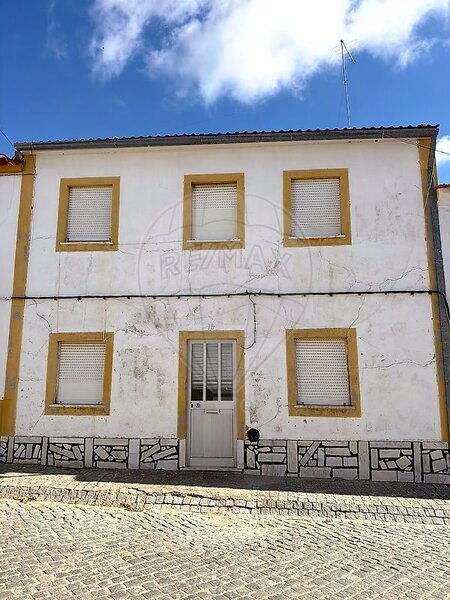 Moradia T5 à venda em Crato e Mártires, Flor da Rosa e Vale do Peso, Crato RE/MAX Portugal