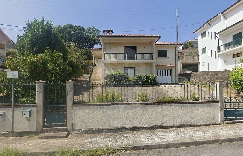 Moradia T3 à venda em Britelo, Gémeos e Ourilhe, Celorico de Basto RE/MAX Portugal