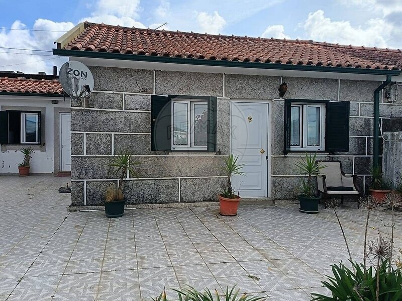 Moradia T2 à venda em Tamel (São Veríssimo), Barcelos RE/MAX Portugal