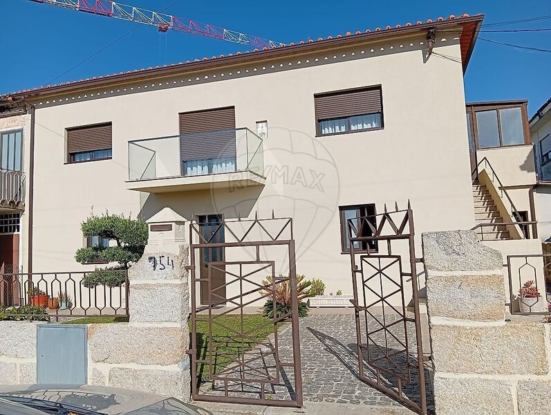 Moradia T9 à venda em Arcozelo, Barcelos RE/MAX Portugal