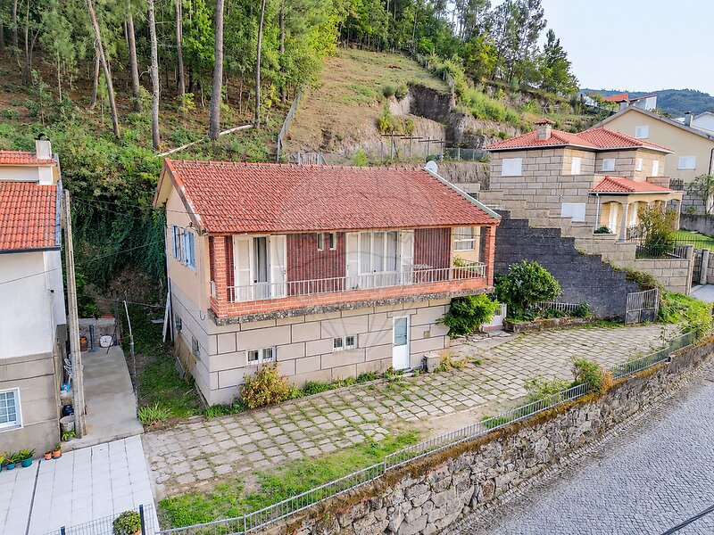 Moradia T3 à venda em Ansiães, Amarante RE/MAX Portugal