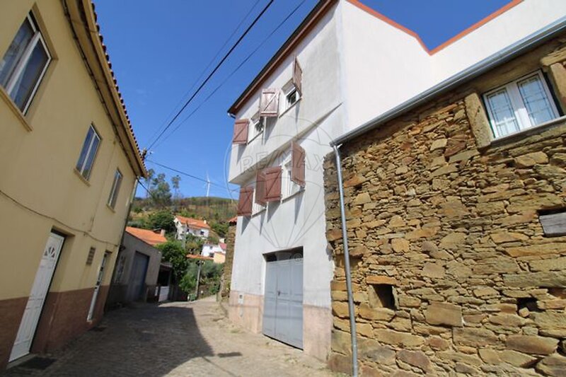 Moradia T3 à venda em Castelejo, Fundão RE/MAX Portugal