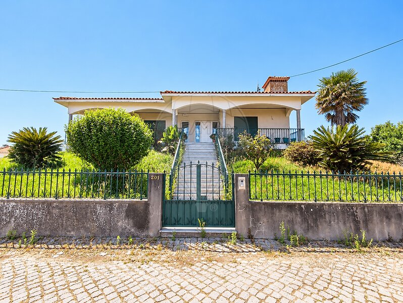 Moradia T3 à venda em Fradelos, Vila Nova de Famalicão RE/MAX Portugal