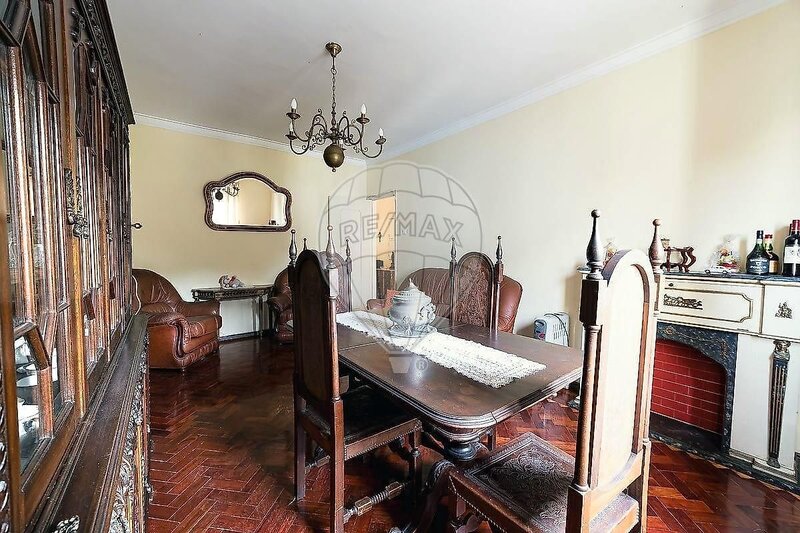 Apartamento T3 à venda em Póvoa de Santo Adrião e Olival Basto, Odivelas RE/MAX Portugal