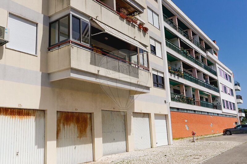 Apartamento T2 à venda em Oeiras e São Julião da Barra, Paço de Arcos e Caxias, Oeiras RE/MAX Portugal